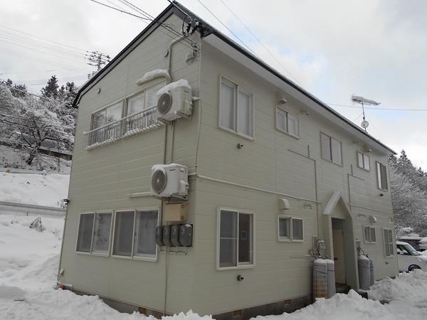 西津軽郡鰺ヶ沢町Ｓ様アパートＡ　外壁塗装、屋根塗装の事例紹介のサムネイル
